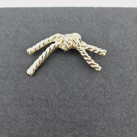 Gold Tone Knotted Rope Brooch Bar Pin Closure - Picture 1 of 4